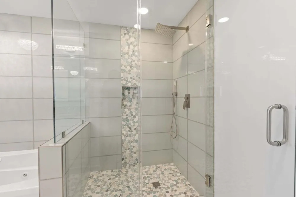 2002p 2 Bedroom Condo