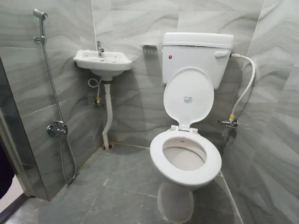 HOTEL SWASTIK "free pick up from station & airport"