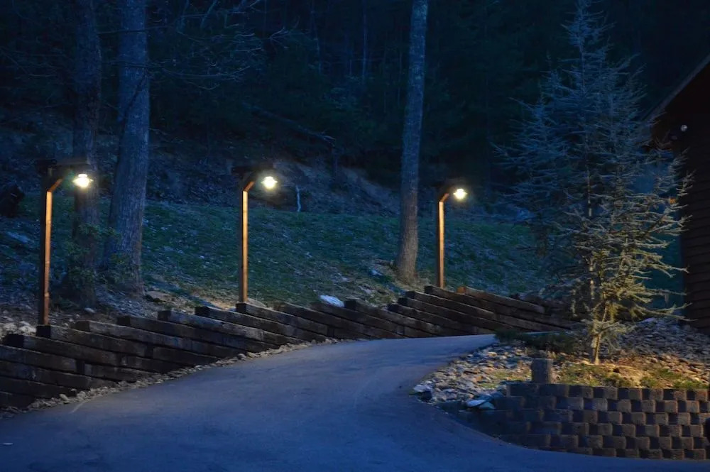 Bearmont Lodge - 4 Br cabin by RedAwning