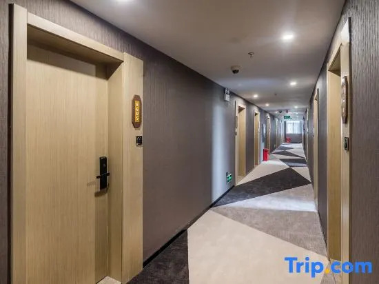 Feiyue Hotel (Shanghai University Jiading North Subway Station)