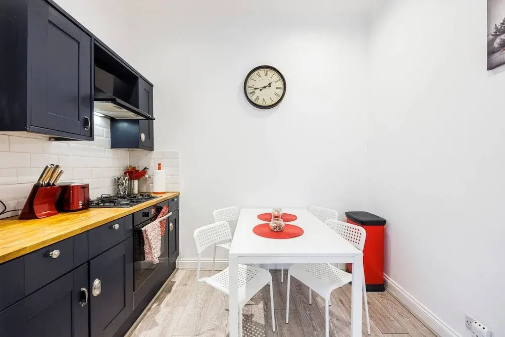 Kensington Charming and Bright Flat