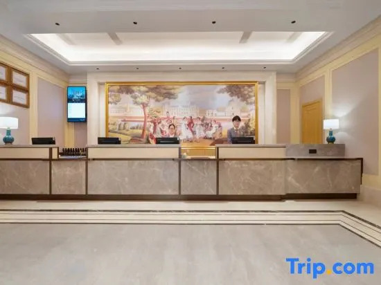 Vienna Hotel ( Haiyan Baolong Business Center Branch)