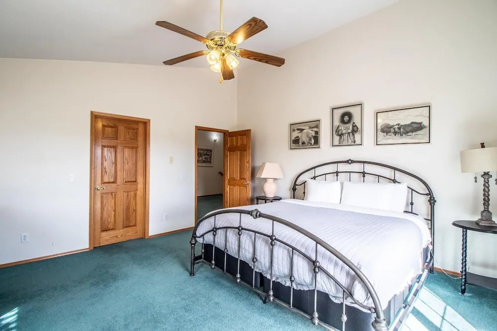Pet Friendly Large Great Mountain Gathering