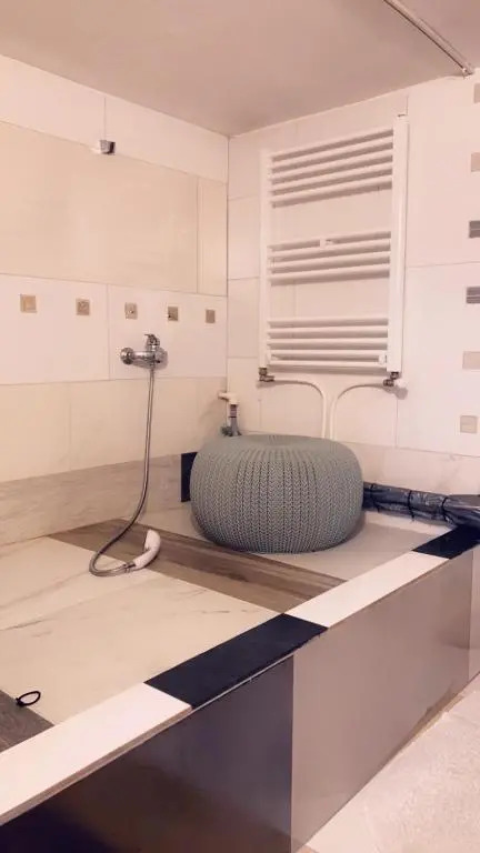Boutique Suite 2