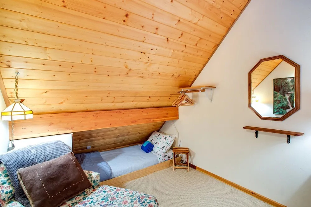 04SL - Hot Tub - BBQ - Pets OK - Sleeps 5