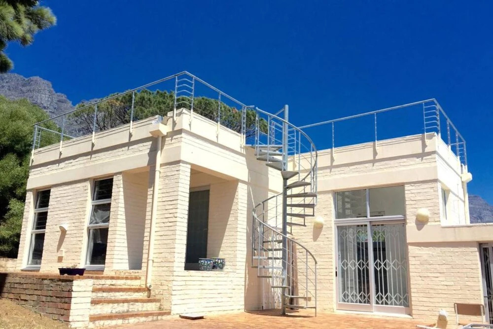Camps Bay 1 Bedroom Nature Cottage With Views