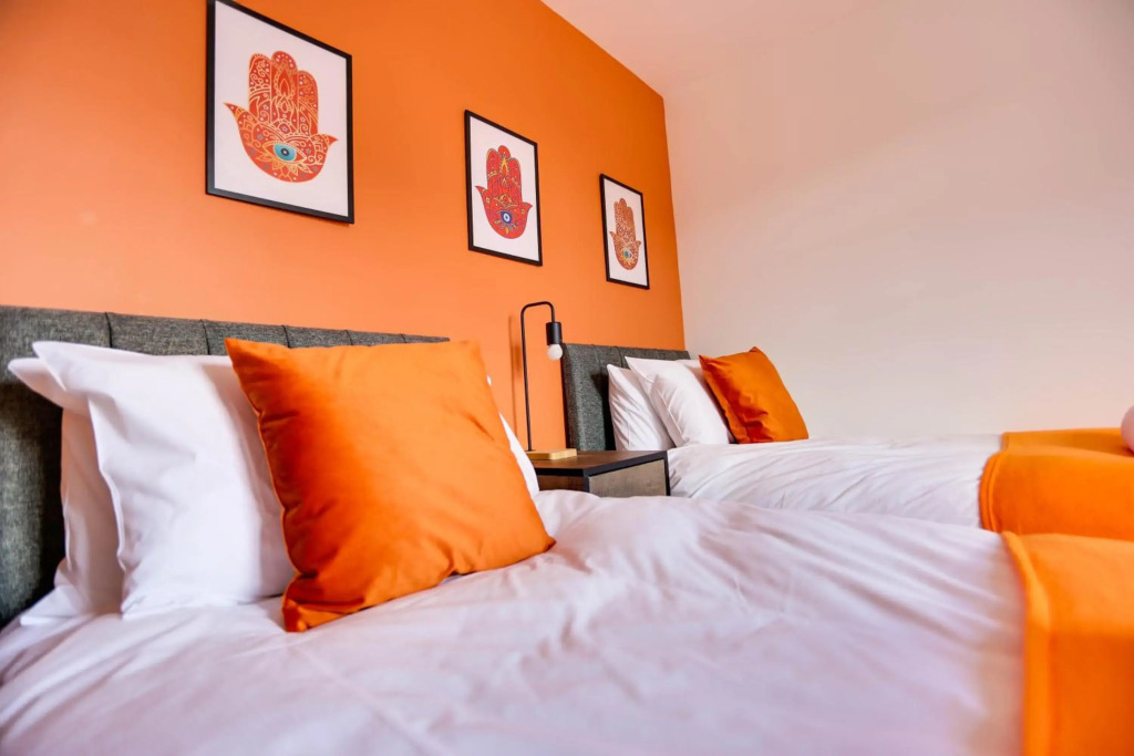 STALDON COURT - A 2 Bedroom Apartment by Prestigious Stays - Includes Wifi, Netflix & Amazon Alexa