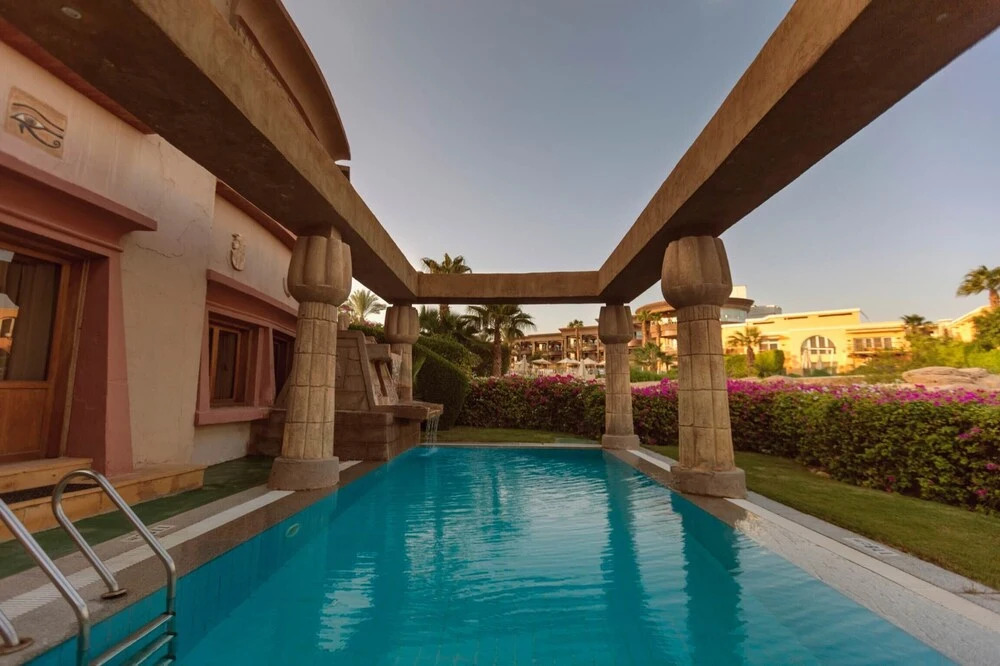 A Amazing 5 Bedroom Villa Right on the Red Sea Offering a Great Experience