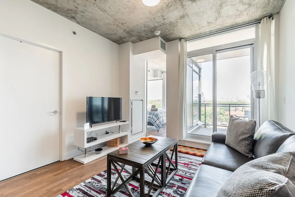 Stunning New 1BR Suite Trendy Queen West