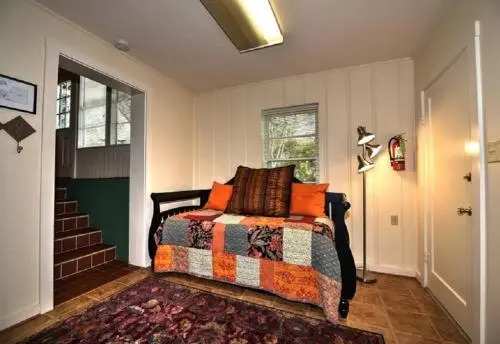 Comal Cottage on Union #291