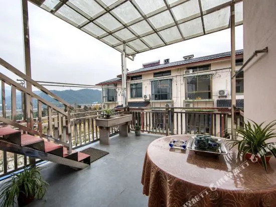 Linjia Bieyuan Inn