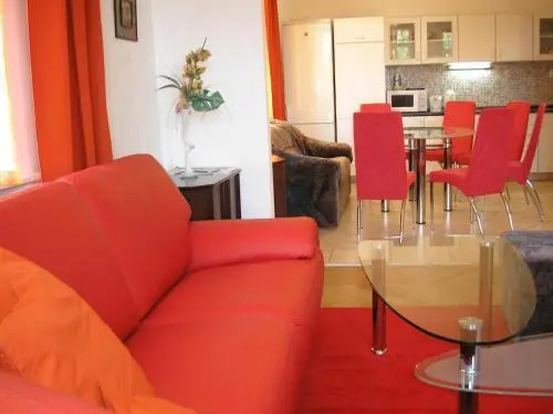 110m2 Old Town Apartment on Danube Promenade 3BR 2BA Up to 9 Guests
