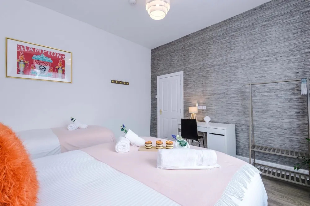 Spacious Home Sleeps 7 in the Heart of Anfield