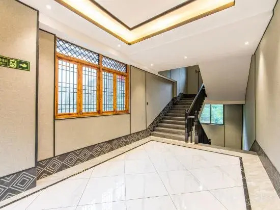 Longji Longbao Zhuangjia Hotel