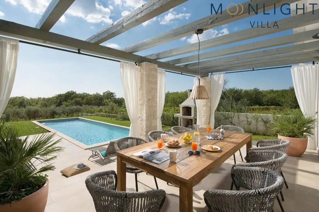 Moonlight Villa 2