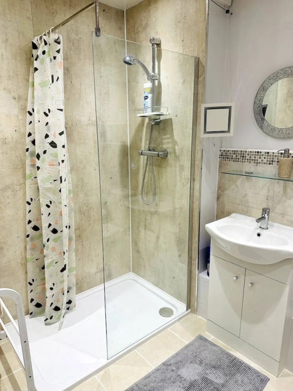 NKN Cosy Maisonette Dartford Station Free Parking