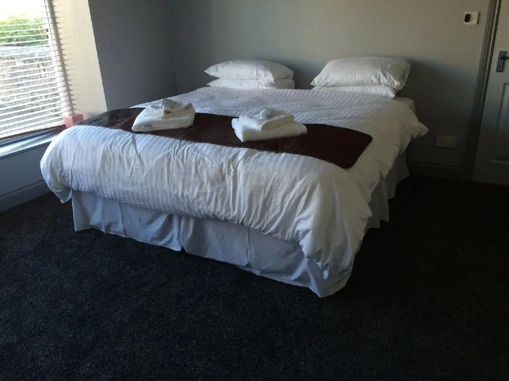 Links Lets Room Only
