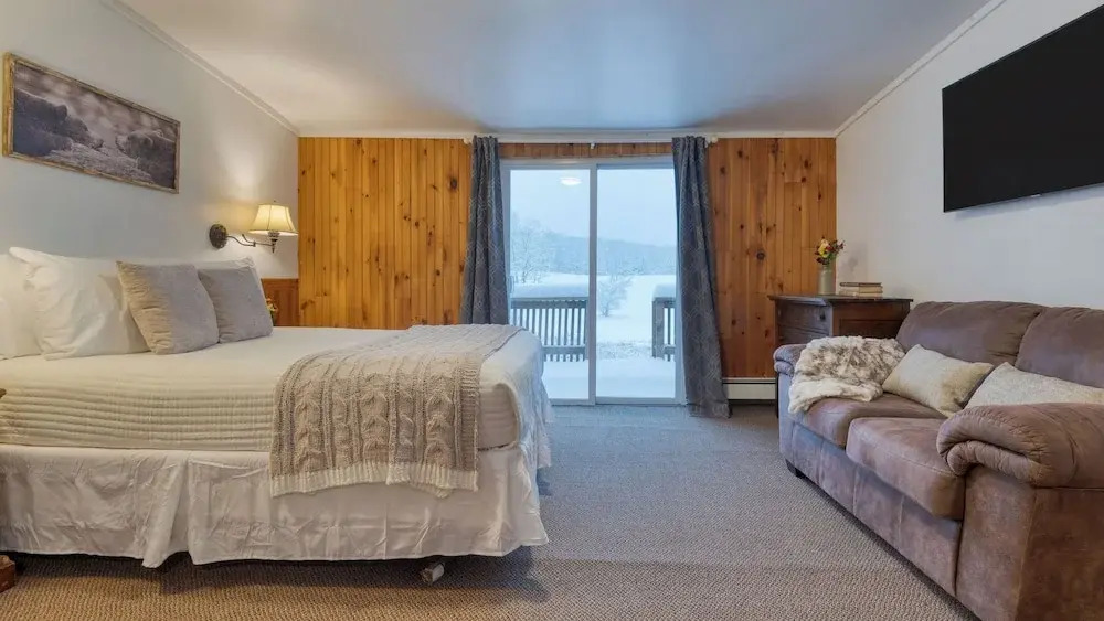 Secluded Catskills Retreat Heated Pool Hot Tub Game Rooms The Hilltop Hideaway by Avantstay