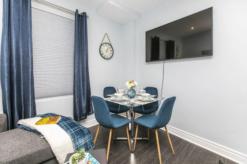 Newly Renovated - 2BR - Steps to Little Italy