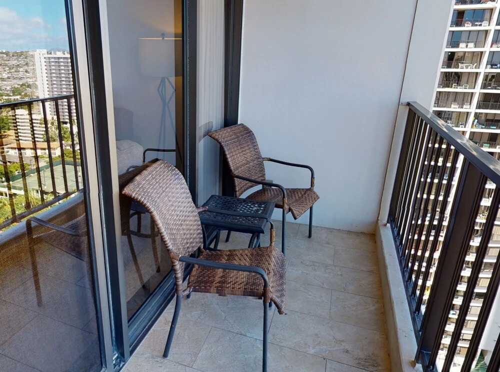 Tower 1 Suite 2507 - Qqp 1 Bedroom Apts by Redawning
