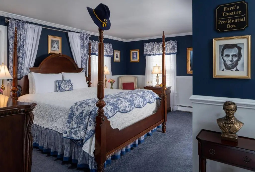 A Williamsburg White House Inn