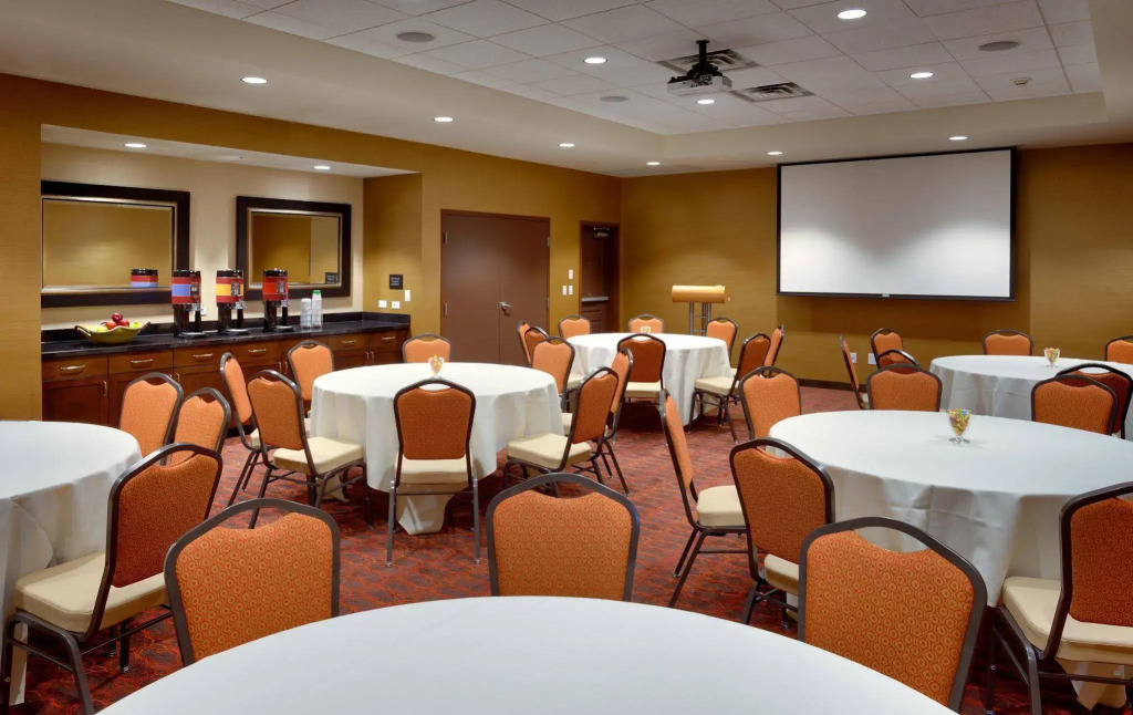 Hampton Inn Omaha/West Dodge Road, Old Mill