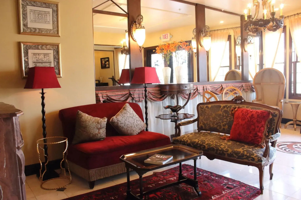 The Inn at Del Monte Beach