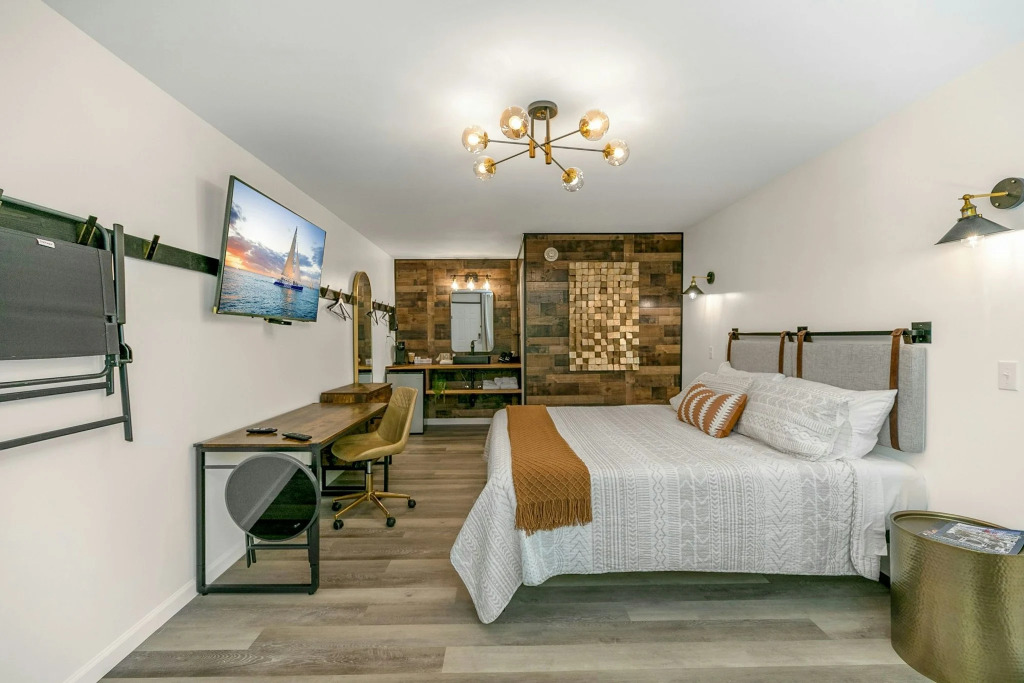 Candlewick Inn and Suites