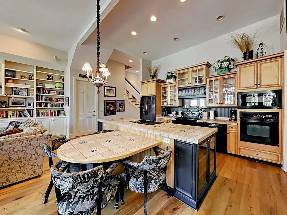 8 Mizzenmast Court Home 4 Bedrooms 4.5 Bathrooms Home