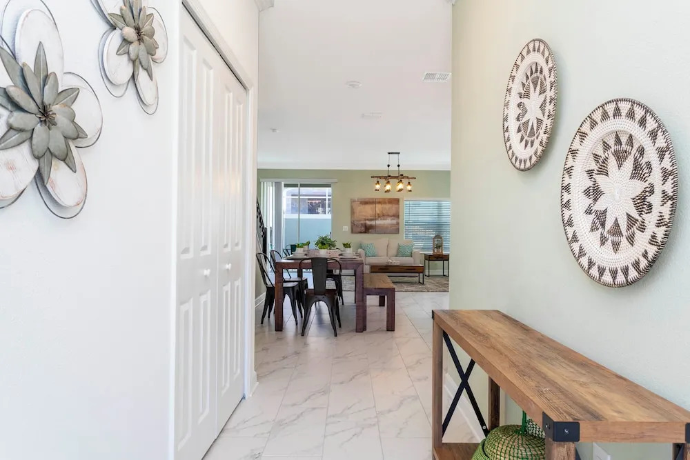 Gorgeous 5 Bd w Pool Close to Disney Champions Gate 948