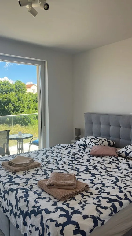 Apartments Mariner with heated pool