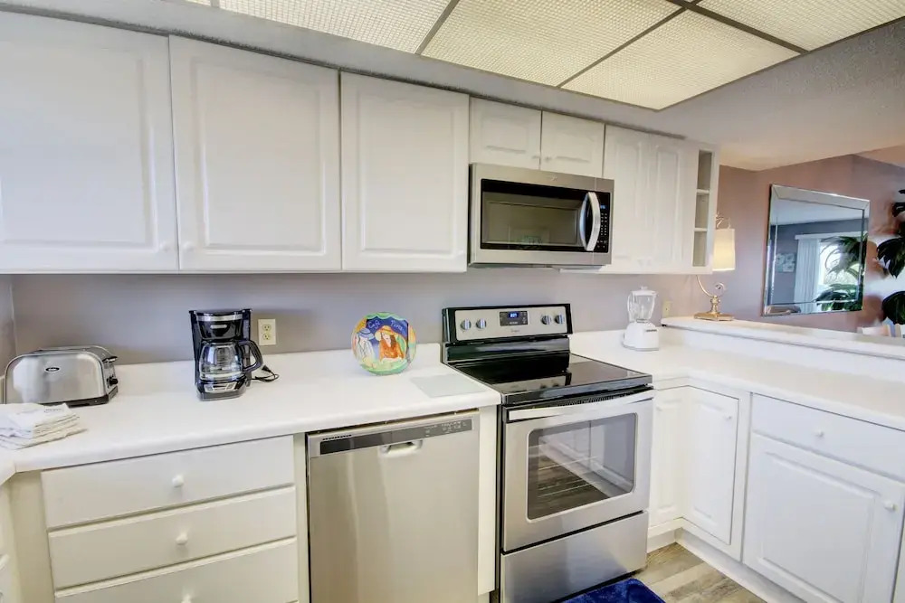 332 El Matador 2 Bedroom Condo by RedAwning