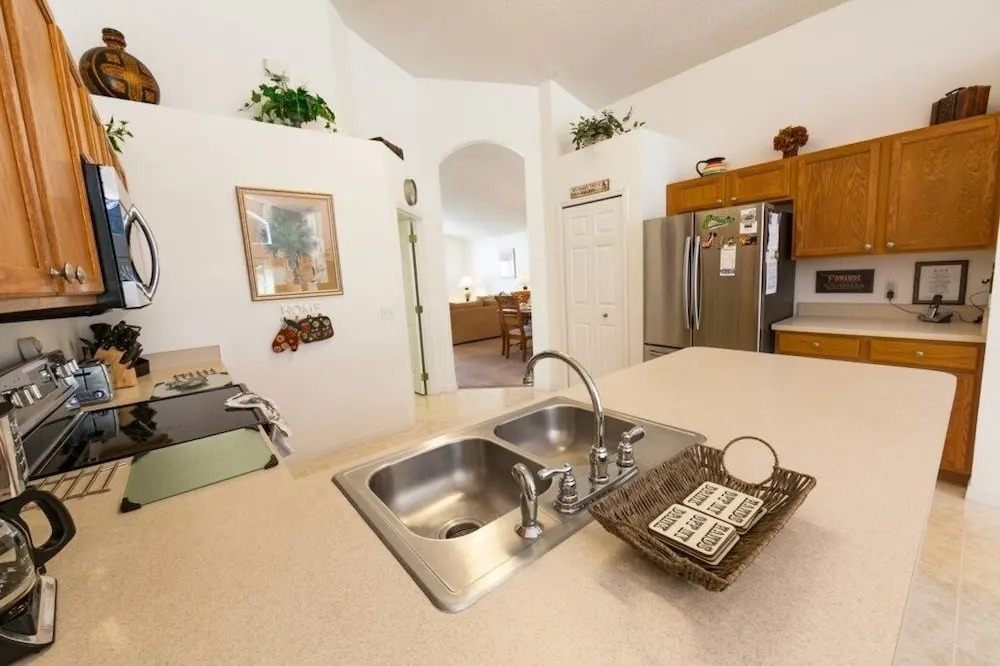 Gated Country Club Private Pool ! 4 Bedroom Home by RedAwning