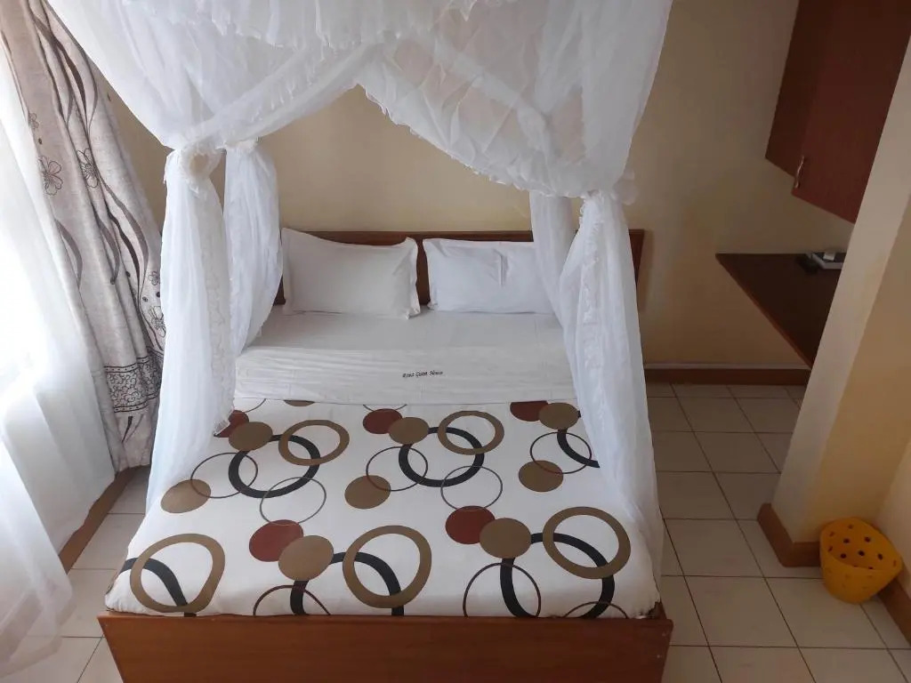 Roza Guest House