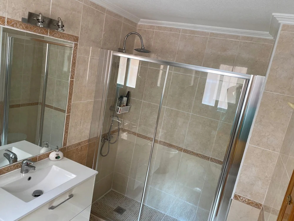 Apt - Sleeps 4 - Balcony - Communal Pool