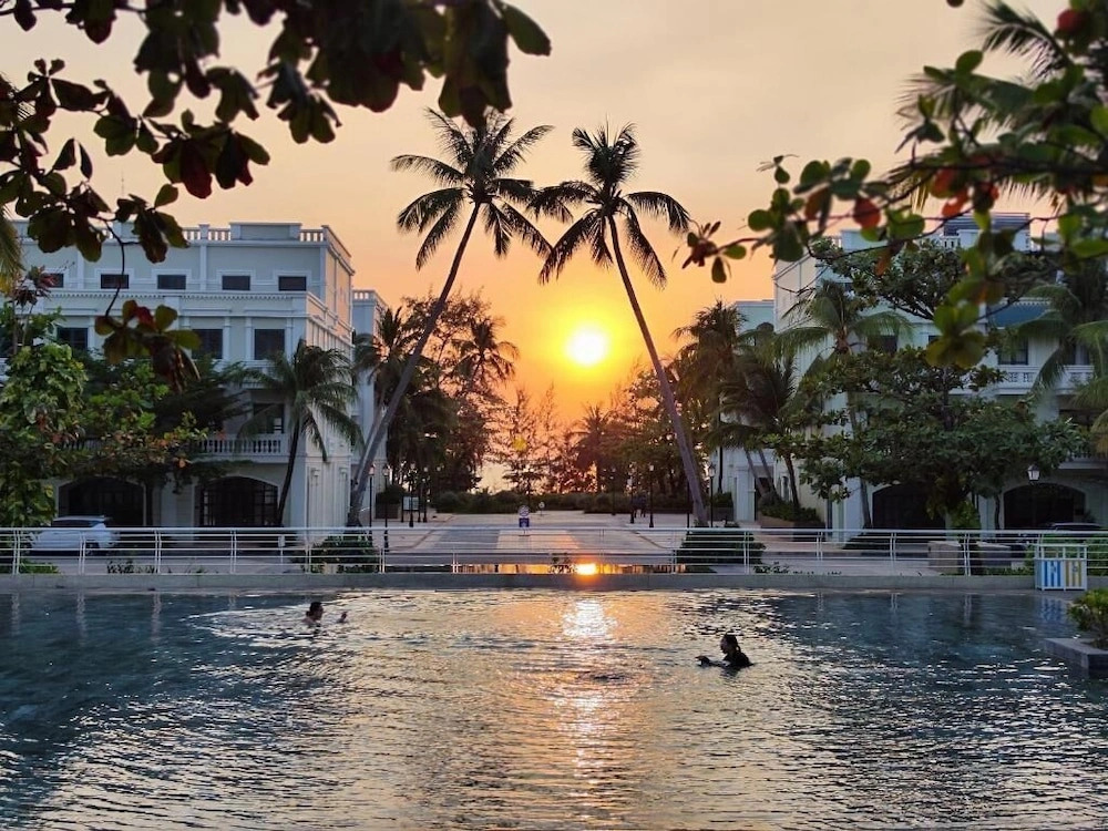 Sunset Marina Hotel
