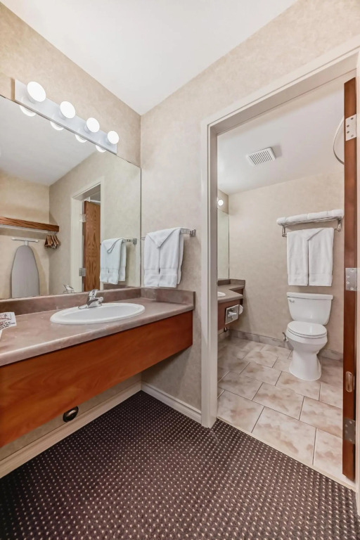 Stony Plain Inn & Suites