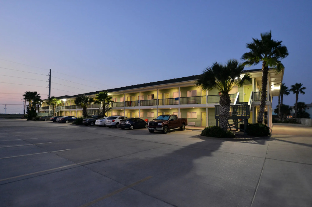 The Island Hotel Near Beach Port Aransas