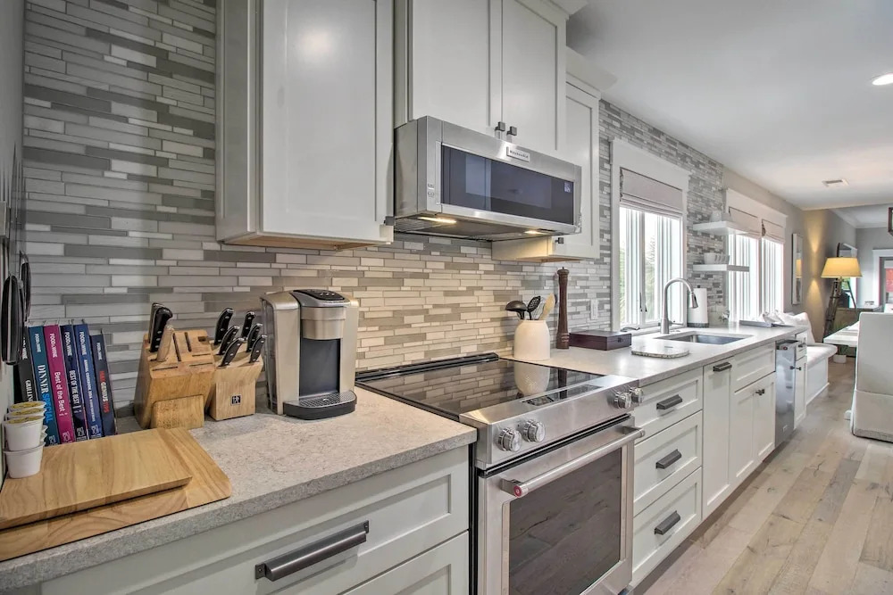 Pet-Friendly Villa with Balcony in Bluffton!