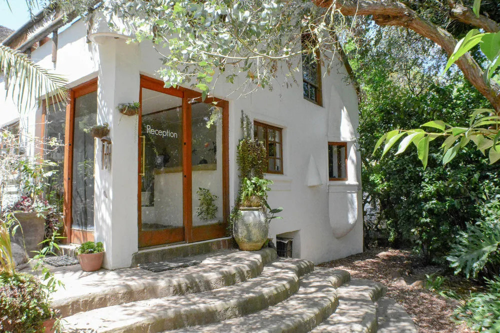 Old Thatch Lodge