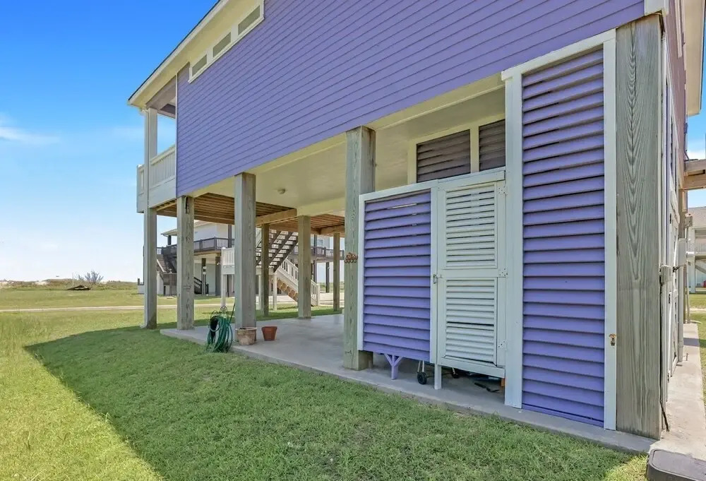 Miss Molly's 2 Bedroom Home by RedAwning