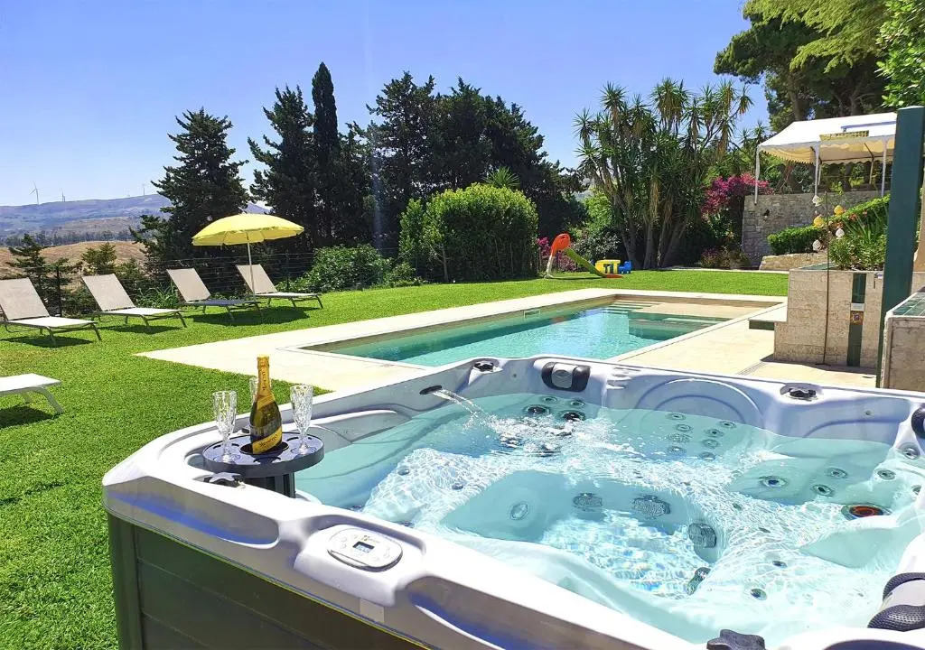 Villa Tommaso Maruggi, Sicilia, con Jacuzzi e piscina privata
