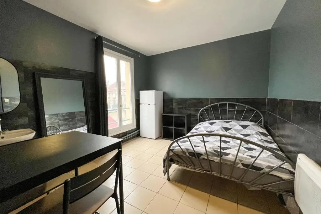 07 - Chambre proche Paris et Transports avec TV WIFI