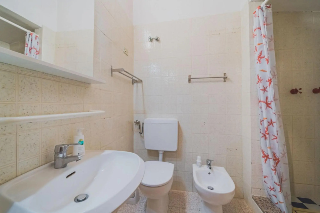 Un Giardino Su Pareti a few hundred meters from the beach with parking space and garden-UN GIARDINO SU PARETI