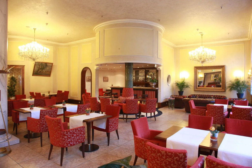 Hotel Monopol - Central Station