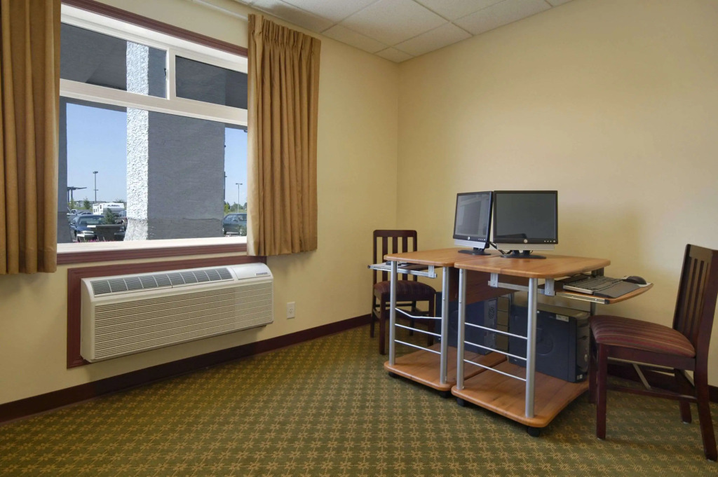 Super 8 by Wyndham Fort Saskatchewan