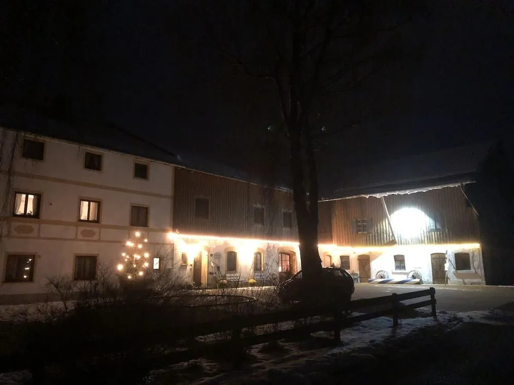 Bernhardhof - Pension, Guest-House & Apartments