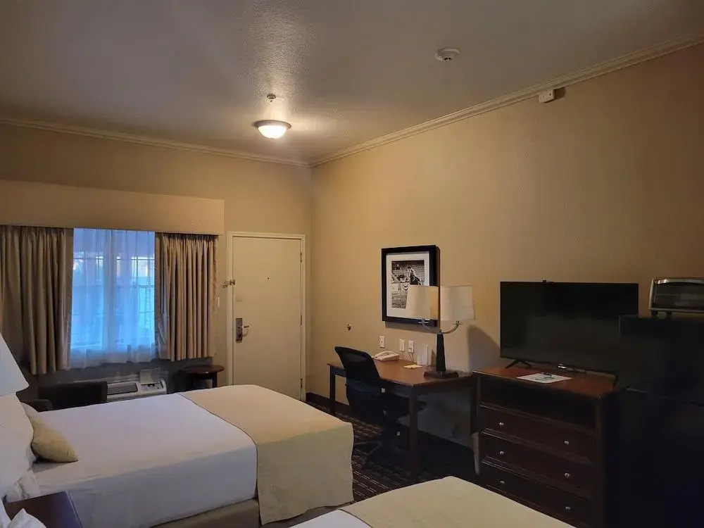 Cotulla Whitten Inn