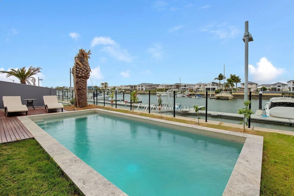Hope Island Beautiful Chinese Style Villa Qhi007