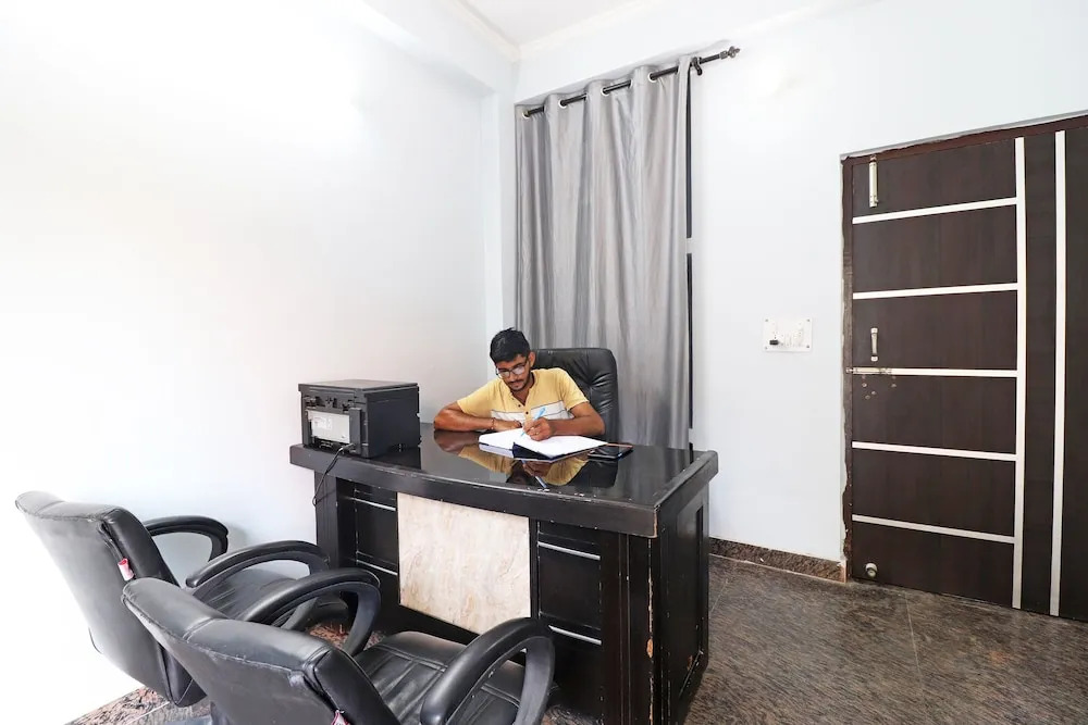 Friends Residency by OYO Rooms